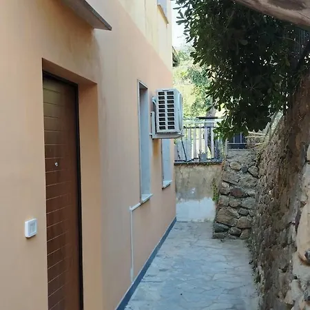 Casa Solarolo - Peaceful Retreat In Feriehus Moneglia